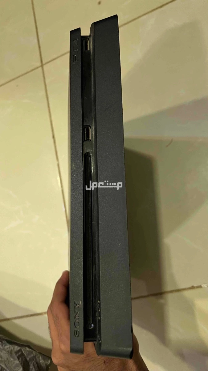 سوني 4 للبيع  نظيف ماعدا فيه عذروب التعليق يروح مع الصيانه