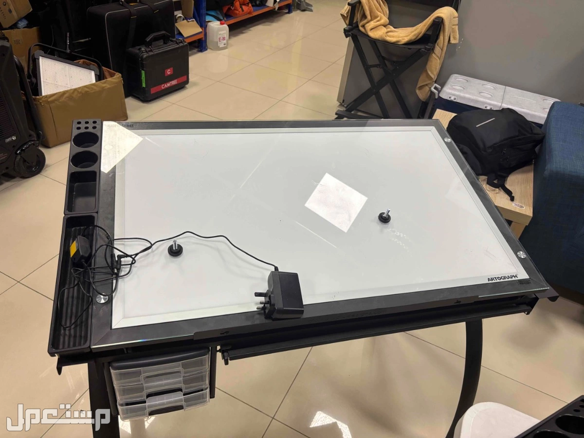 للبيع طاوله رسم. اضائيه.  نوع فاخر  في الرياض بسعر 1500 ريال سعودي