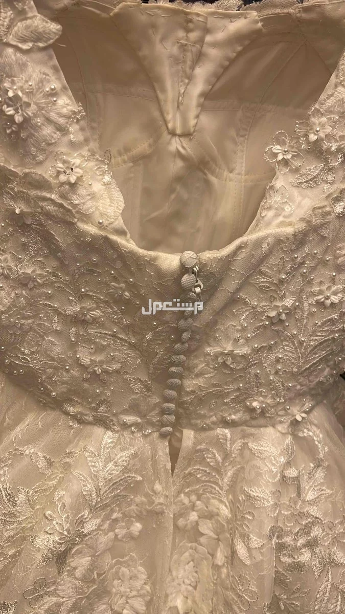 الدمام الشاطىء الشرقي فستان زواج فخم للبيع مع ملحقاته