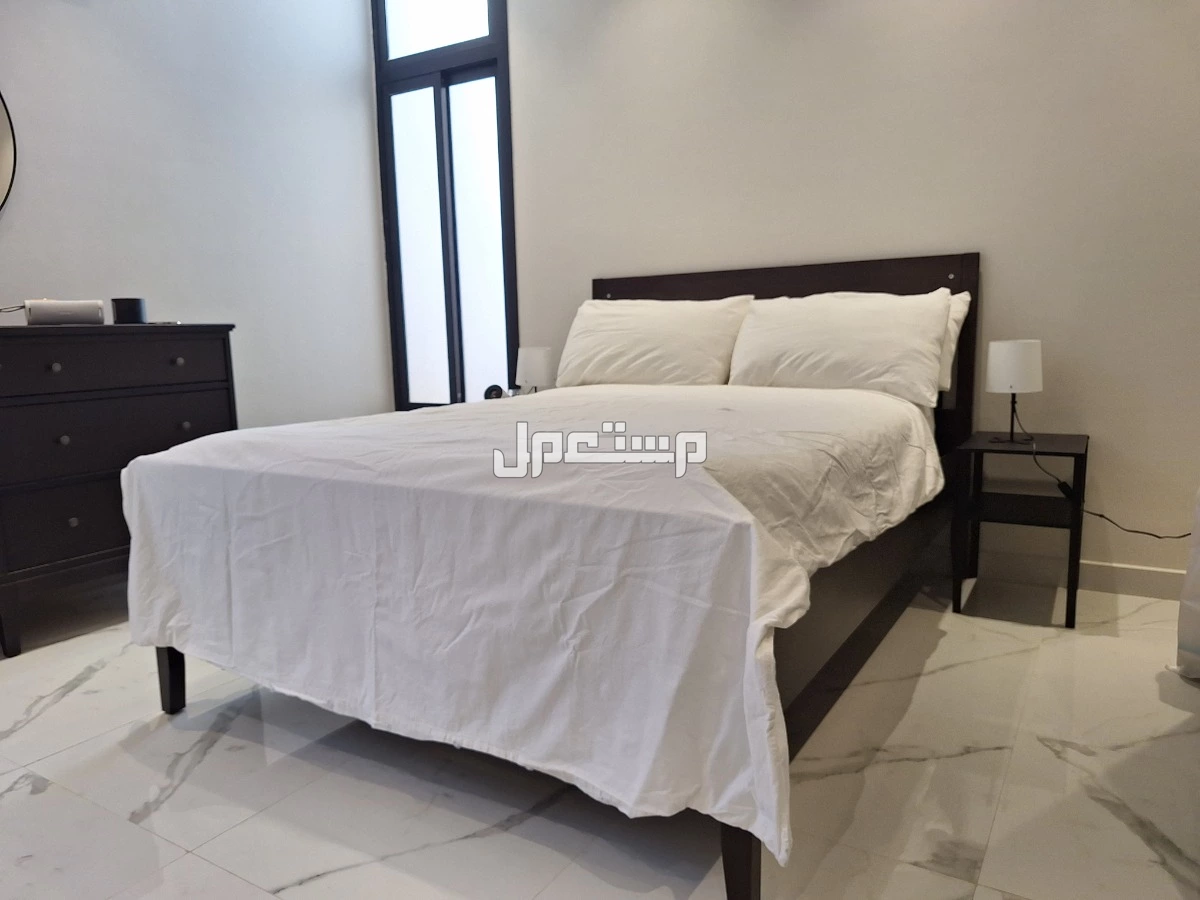 إطار سرير بني غامق + مرتبة 120 × 200 (مستخدم لمدة 6 أشهر) in Riyadh at a price of 2210 SAR