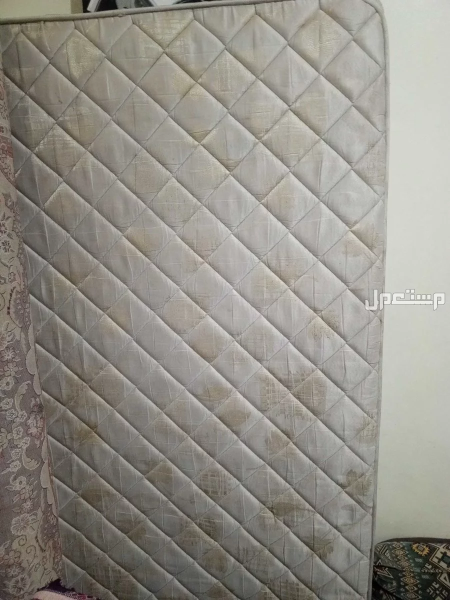مرتبة سرير مستخدمة بحالة جيدة لوجه الله