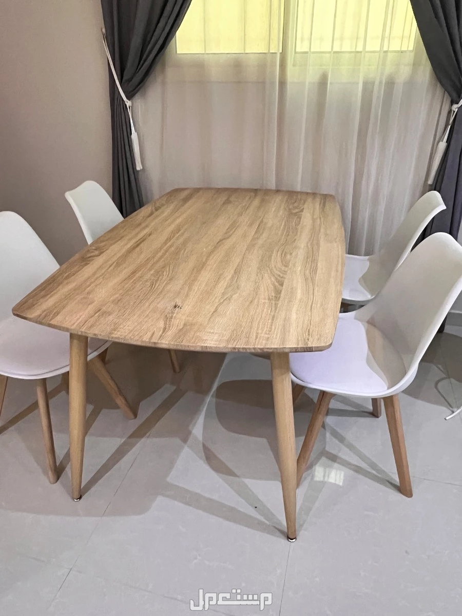 طاولة طعام مع 4كراسي  في الرياض بسعر 450 ريال سعودي