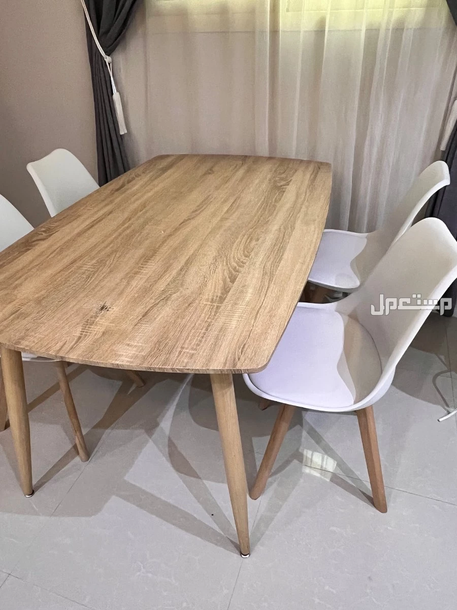 طاولة طعام مع 4كراسي  في الرياض بسعر 450 ريال سعودي