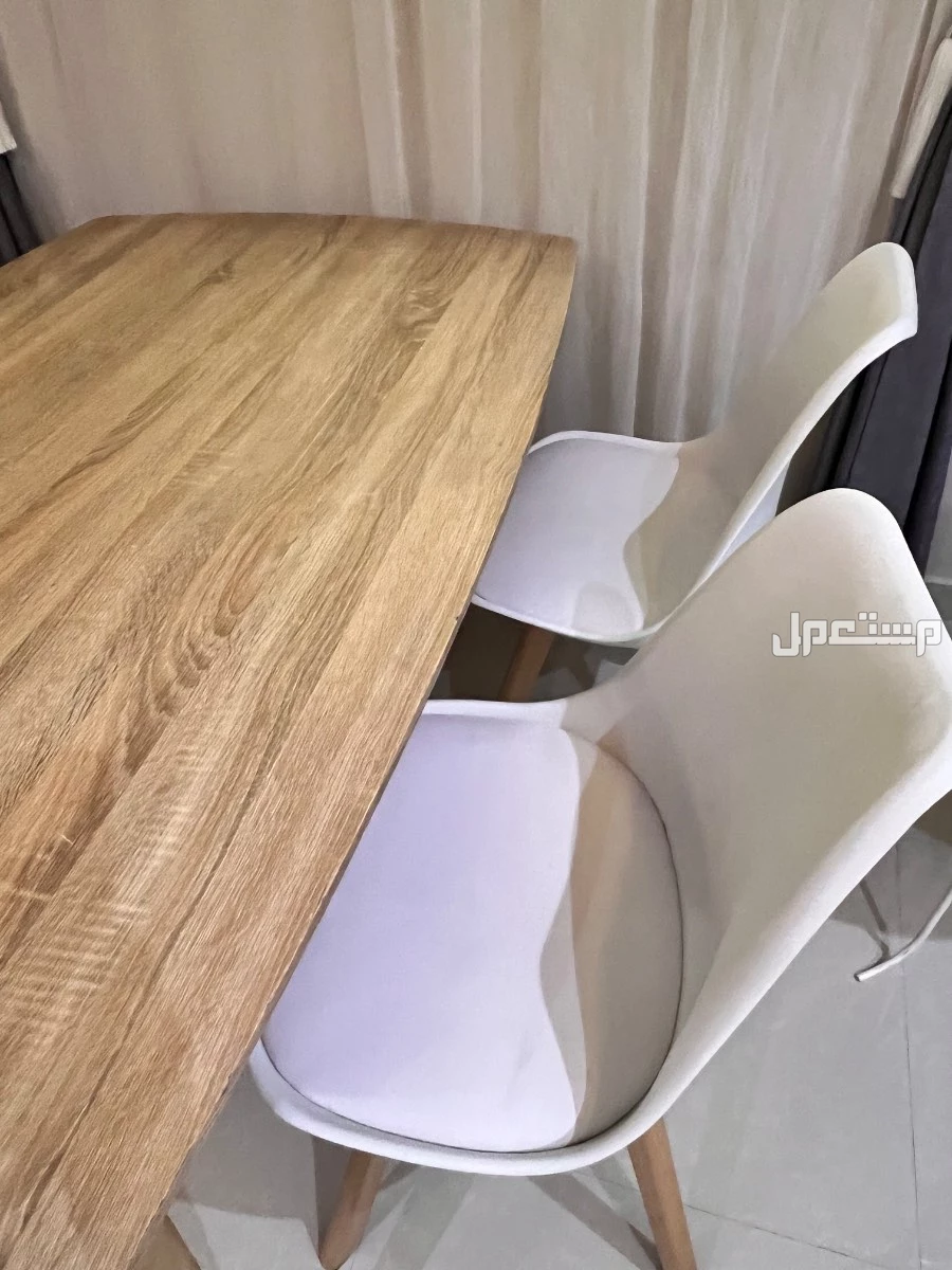 طاولة طعام مع 4كراسي  في الرياض بسعر 450 ريال سعودي