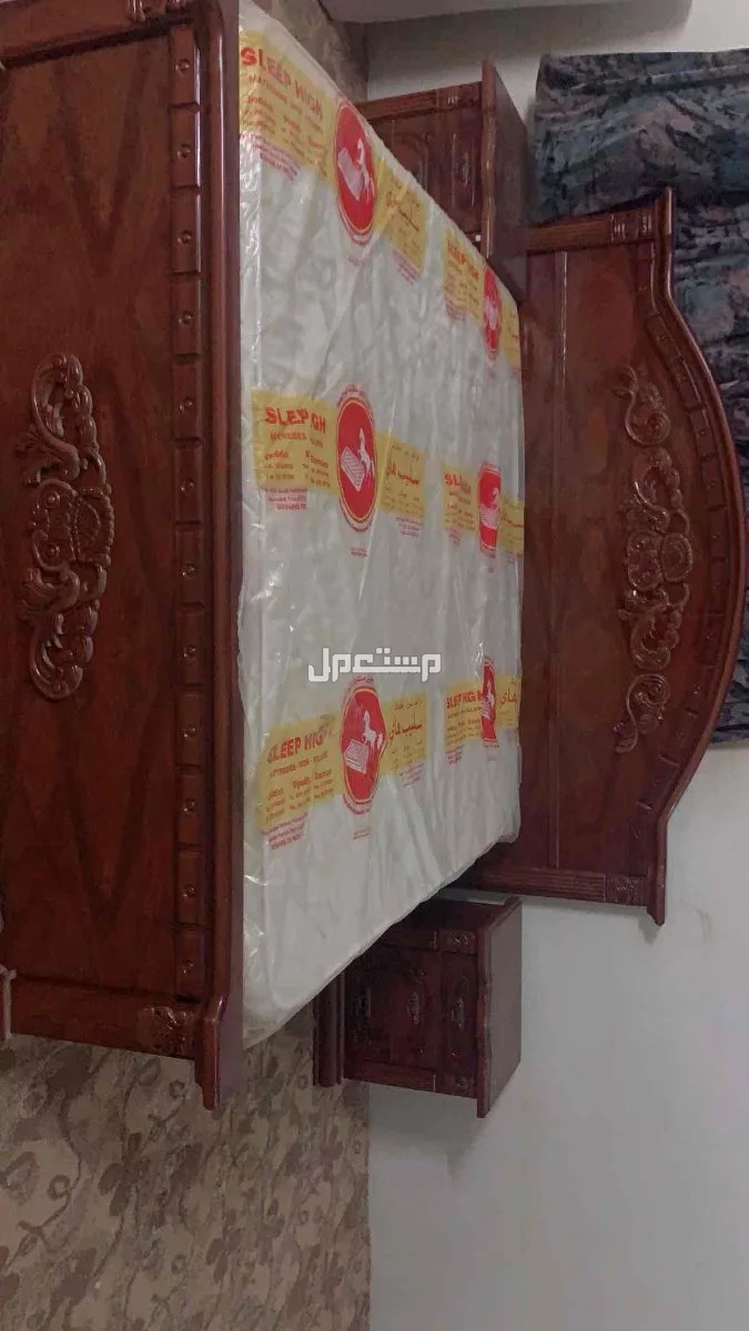 غرفة فاخرة مع فراش طبي لم يستخدم