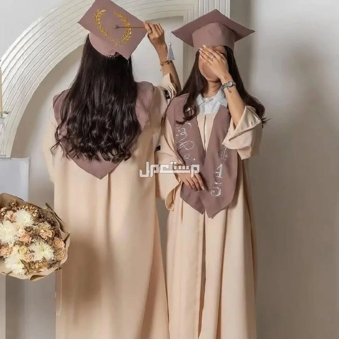 السعر 200ريال سعودي 🛍♦️الاكثر طلب.     تصوير جوال على الطبيعه. ◽عباية تخرج 2025🎓 ▪️قبعة ساده. ▪️روب عباية. ▪️وشاح تطريز حسب الطلب🪡. ▪️قماش تفته ممتاز .    *جميع المقاسات متوفره* ▪️اخذ الم
