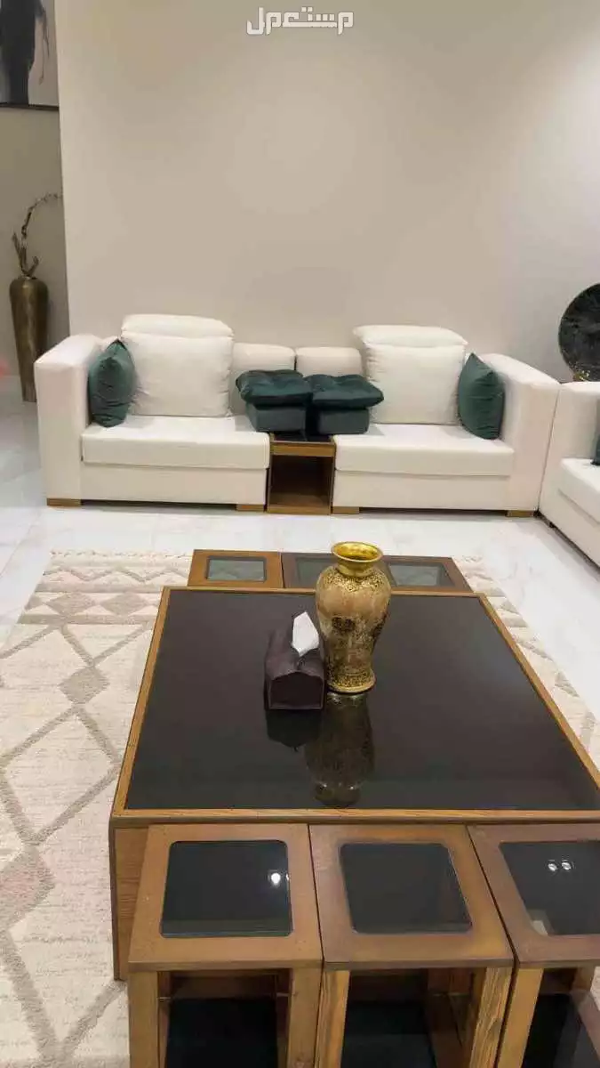 كنب مودرن للبيع بحاله ممتازه بسعر 3000 في مدينه الرياض