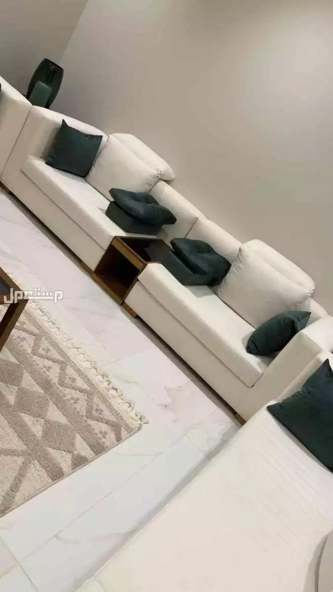 كنب مودرن للبيع بحاله ممتازه بسعر 3000 في مدينه الرياض