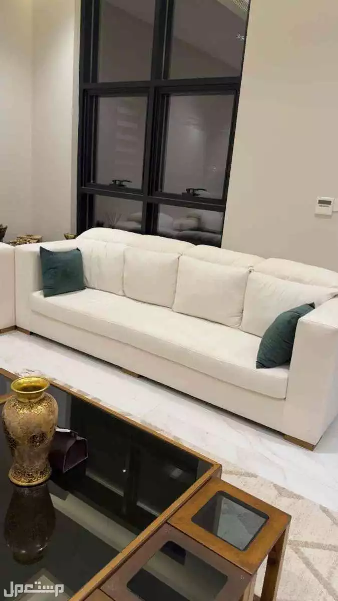 كنب مودرن للبيع بحاله ممتازه بسعر 3000 في مدينه الرياض