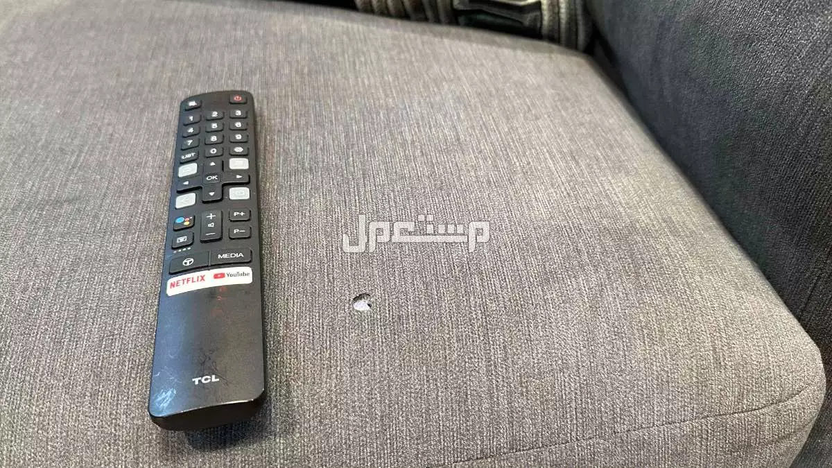 طقم كنب من اشلي و طاوله ارضيه من ايكيا