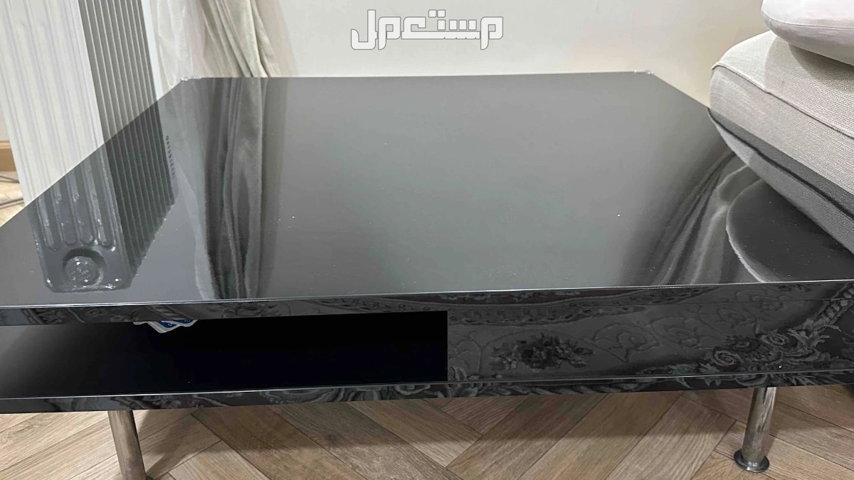 طقم كنب من اشلي و طاوله ارضيه من ايكيا