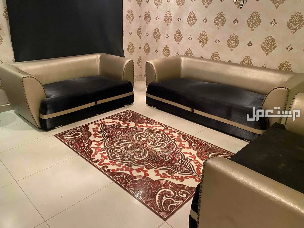 كنب مجلس صغير مستعمل للبيع في جدة