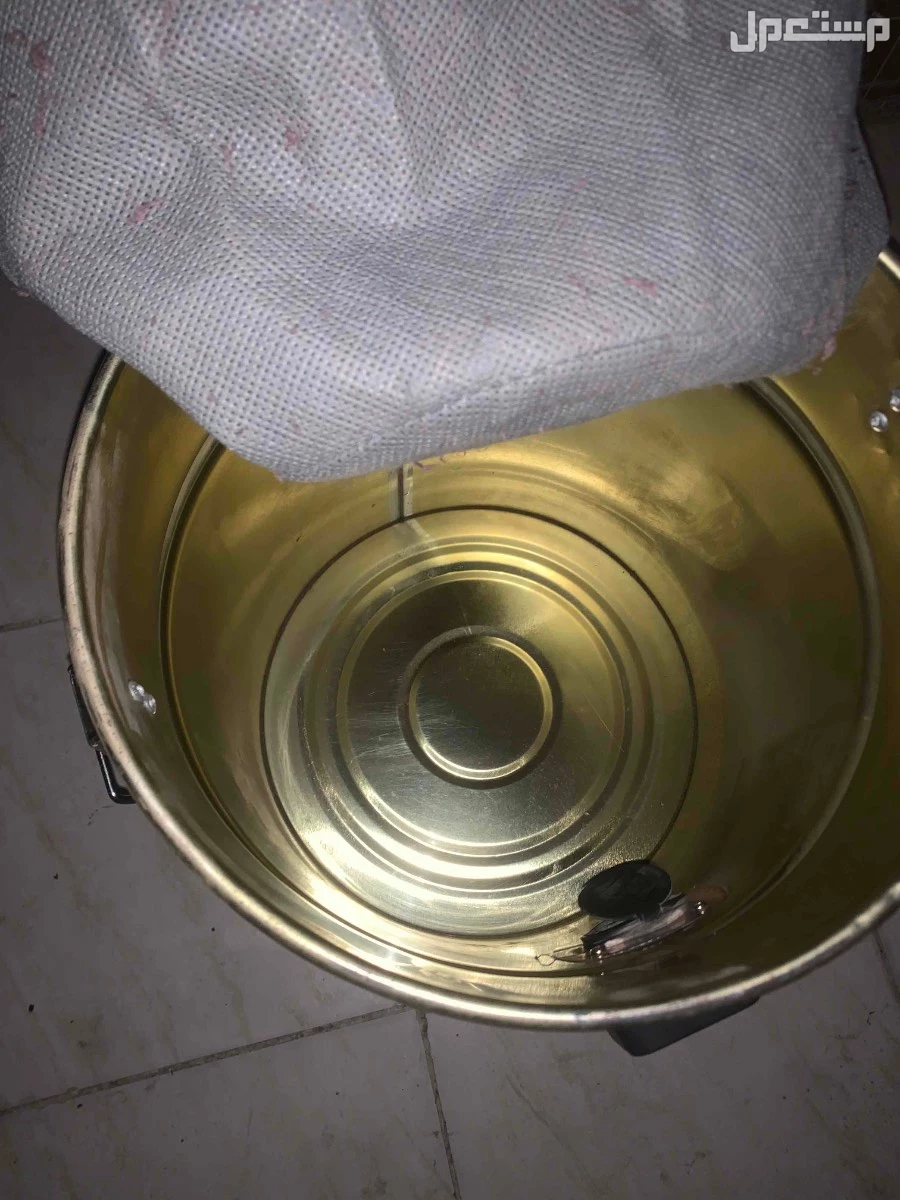 مكنسه كهربائية مكنسه  هوفر تنظف السجاد والكنب للبيع ماحتاجها عندي بديل ونظيفه استعمال مره وحده فقط وتنظف عدل التواصل خاص .......