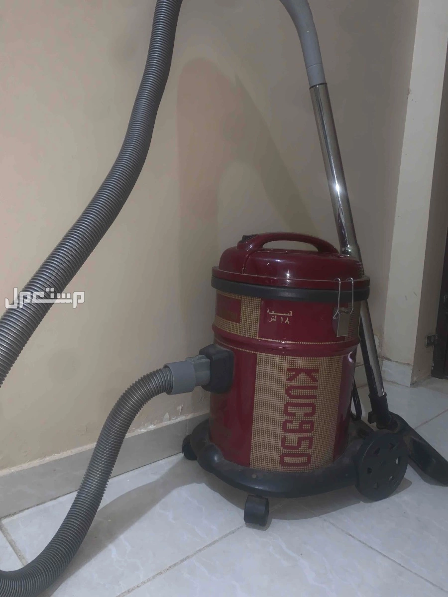 مكنسه كهربائية مكنسه  هوفر تنظف السجاد والكنب للبيع ماحتاجها عندي بديل ونظيفه استعمال مره وحده فقط وتنظف عدل التواصل خاص .......