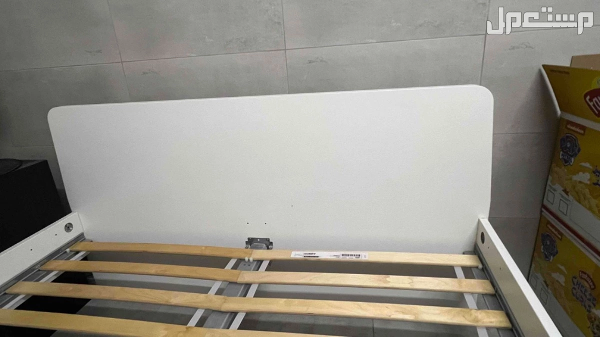 سرير ايكيا مع مرتبة مقاس 140X200