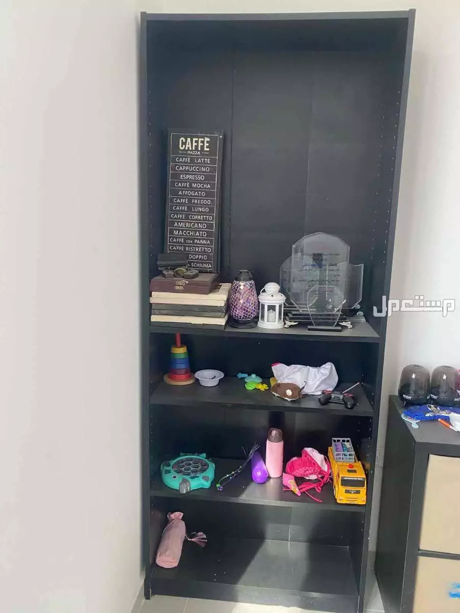 4 قطع أثاث مستعمل بحالة جيدة للبيع (طاولة طعام، طاولة تلفزيون ،طاولة وسط، رف تخزين في الدمام بسعر 500 ريال سعودي