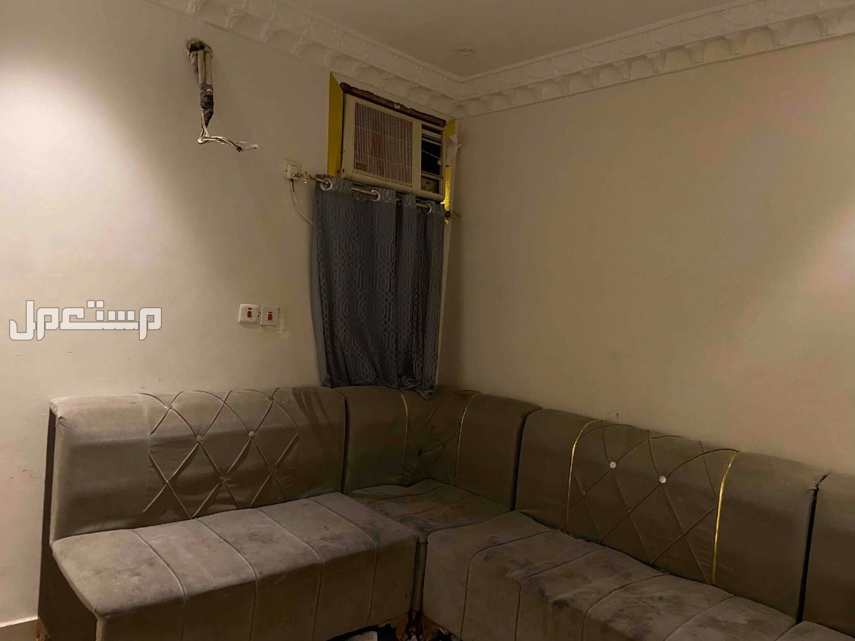 بريمان جده اثاث كنب مافيه شي بس يبغى له غسيل  مستعمل ابغى فيه اعلى سوم