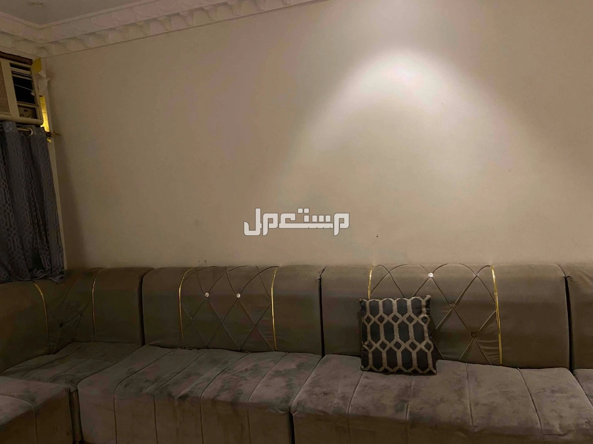 بريمان جده اثاث كنب مافيه شي بس يبغى له غسيل  مستعمل ابغى فيه اعلى سوم