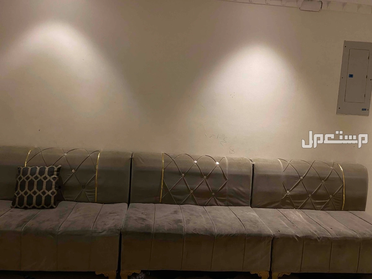 بريمان جده اثاث كنب مافيه شي بس يبغى له غسيل  مستعمل ابغى فيه اعلى سوم