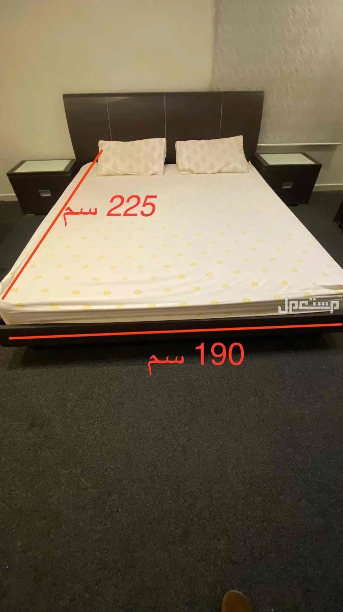 غرفة نوم 5 قطع مستعملة حالتها جيدة جداً  في الرياض سرير