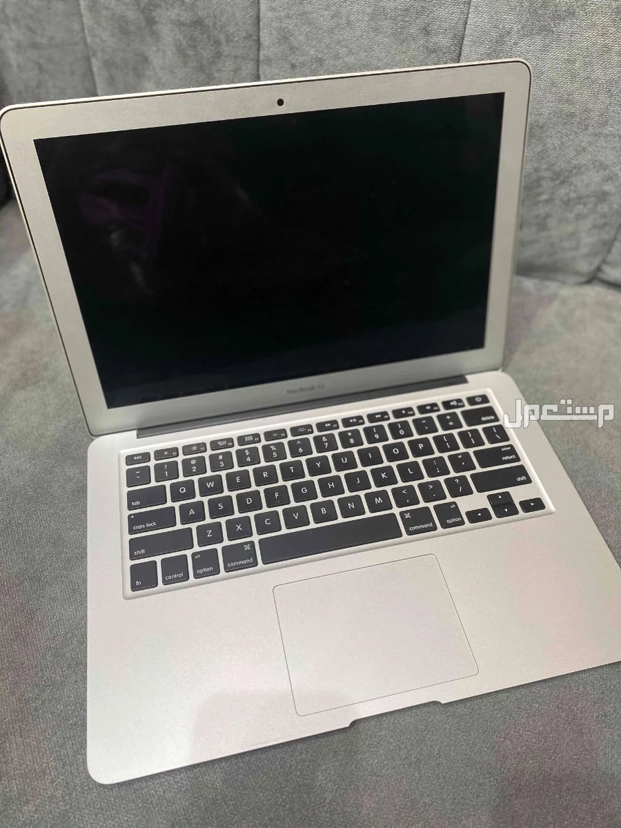 للبيع لابتوب أبل ماك بوك  اير 2017 بسعر 1200