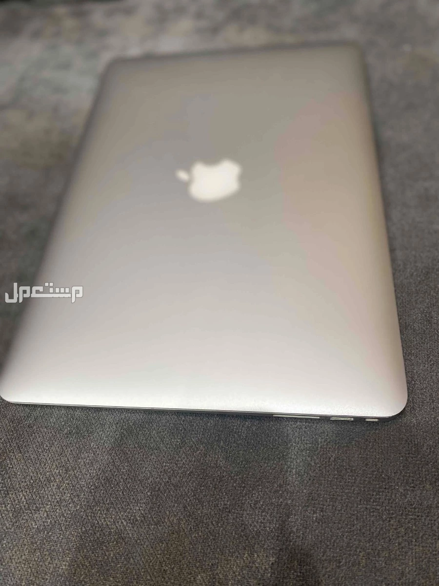 للبيع لابتوب أبل ماك بوك  اير 2017 بسعر 1200