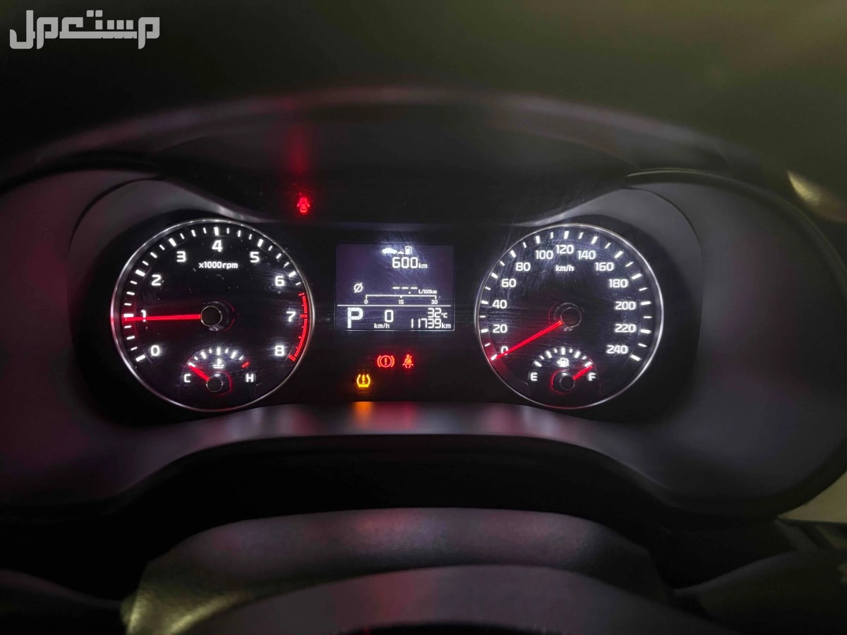 للبيع سيارة كيا سيلتوس موديل 23 نص فل عداد 20 الف - 1600 سي سي