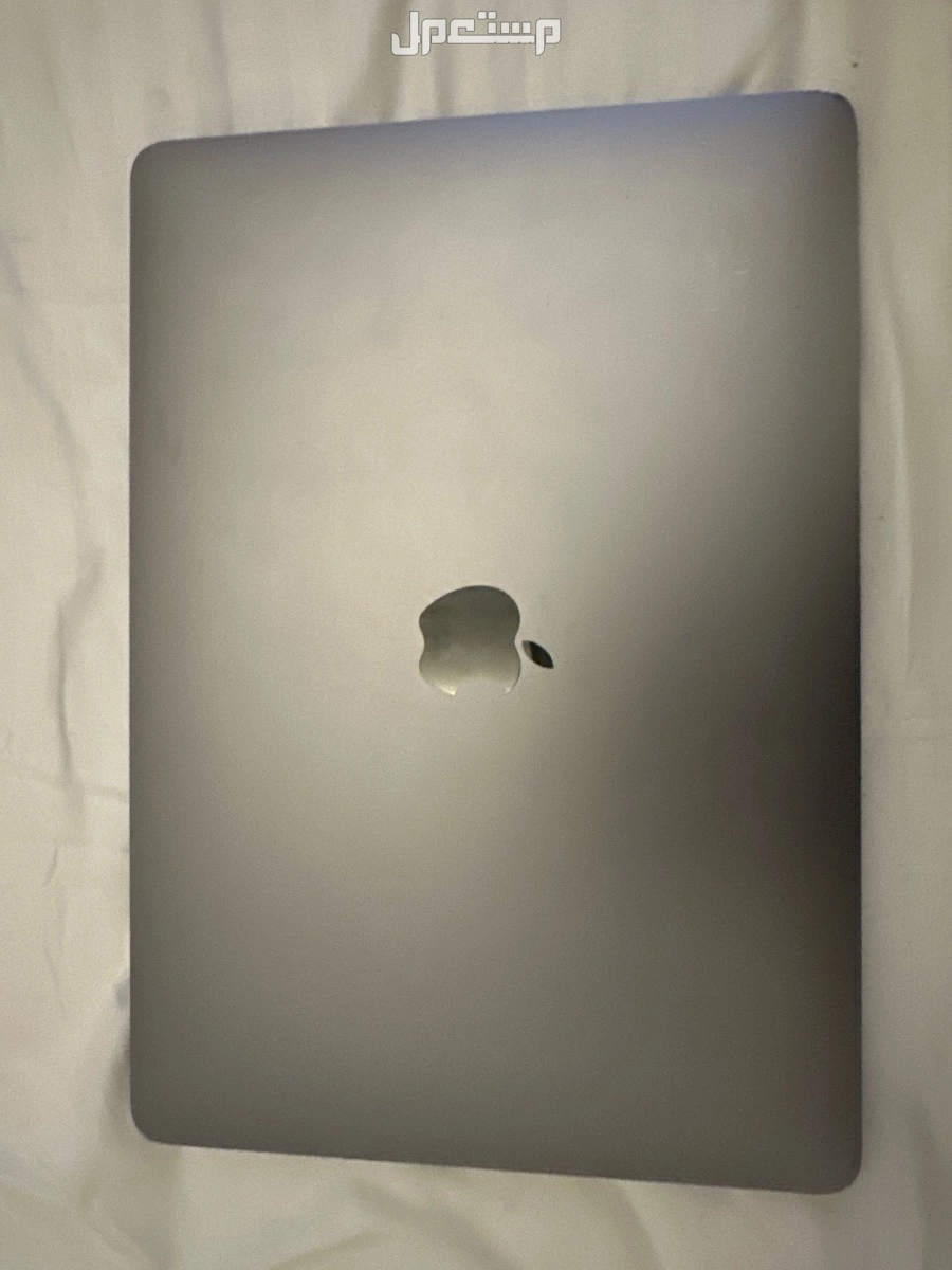 ماكبوك اير Air M1 8GB 256GB في الرياض بسعر ألفين ريال سعودي