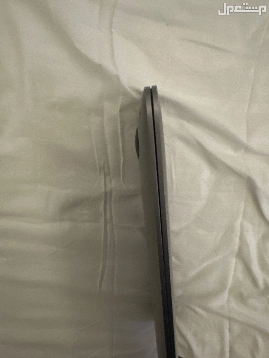 ماكبوك اير Air M1 8GB 256GB في الرياض بسعر ألفين ريال سعودي