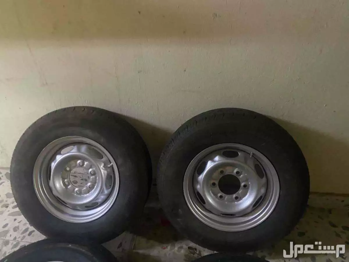 للبيع جنوط ددسن مع كفراته جدد طقم بحائل