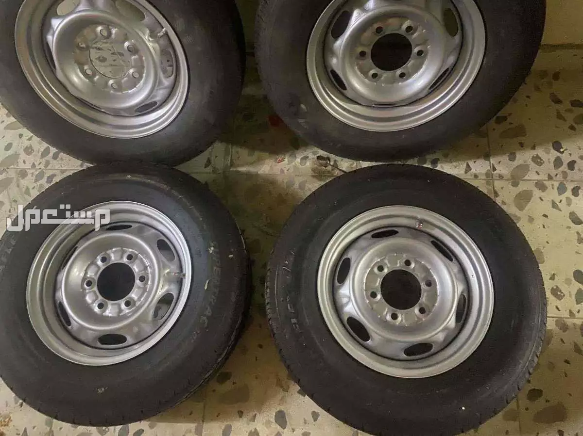 للبيع جنوط ددسن مع كفراته جدد طقم بحائل