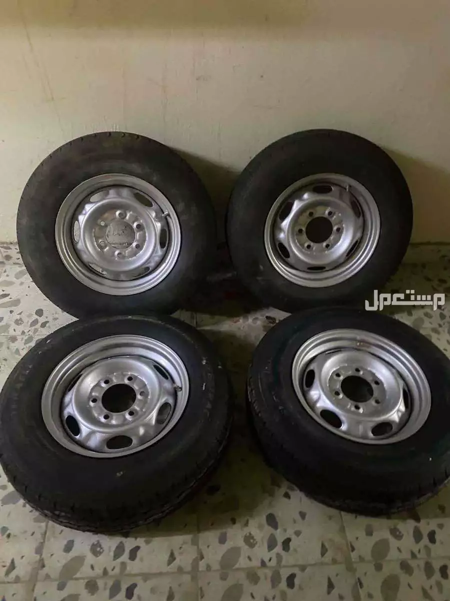 للبيع جنوط ددسن مع كفراته جدد طقم بحائل