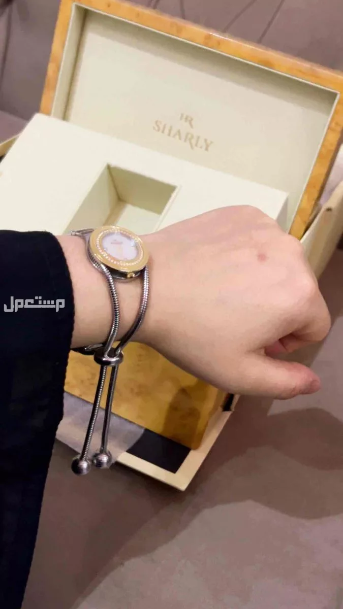 ساعة شارلي من الدهام ساعة الماس شريتها ب 3500 استخدام خفيف وقت المناسبات فقط موجودة مع الملحقات والشهادة  في الرياض بسعر ألف ريال سعودي