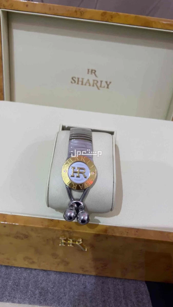 ساعة شارلي من الدهام ساعة الماس شريتها ب 3500 استخدام خفيف وقت المناسبات فقط موجودة مع الملحقات والشهادة  في الرياض بسعر ألف ريال سعودي