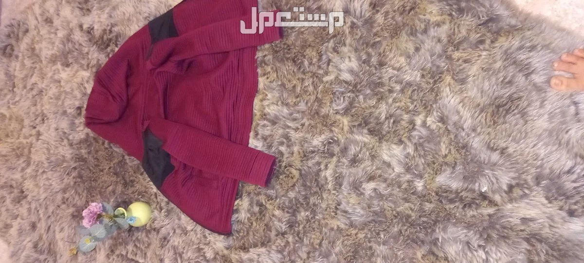 جده حي التيسير قدام جامع ابو احمد  في جدة بسعر 20 ريال سعودي جكيت متلون بي الأحمر  ومخطط بي الأسود  عمر 5_6سنوات