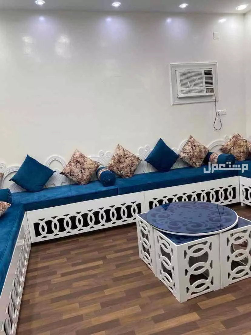 كراسي وطاوله و ستاره   في صبياء بسعر 4 آلاف ريال سعودي