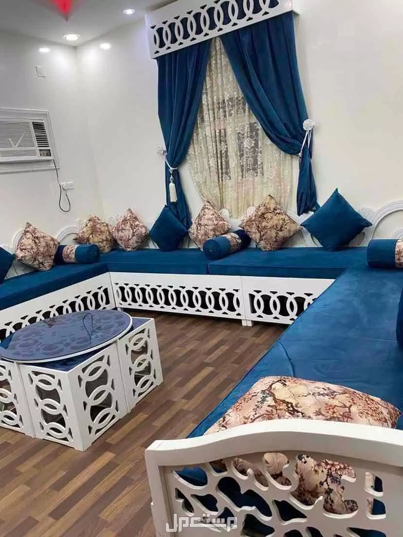 كراسي وطاوله و ستاره   في صبياء بسعر 4 آلاف ريال سعودي