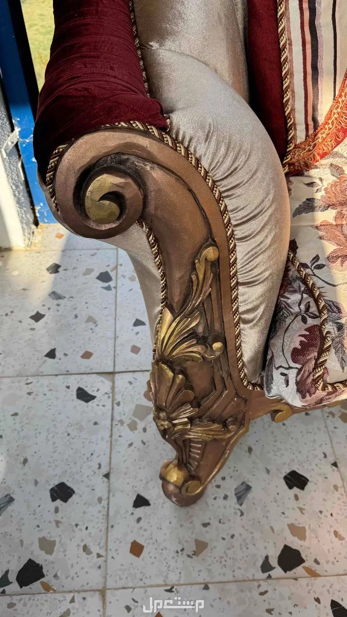 كنب فاخر نضيف جدا الموقع السوده