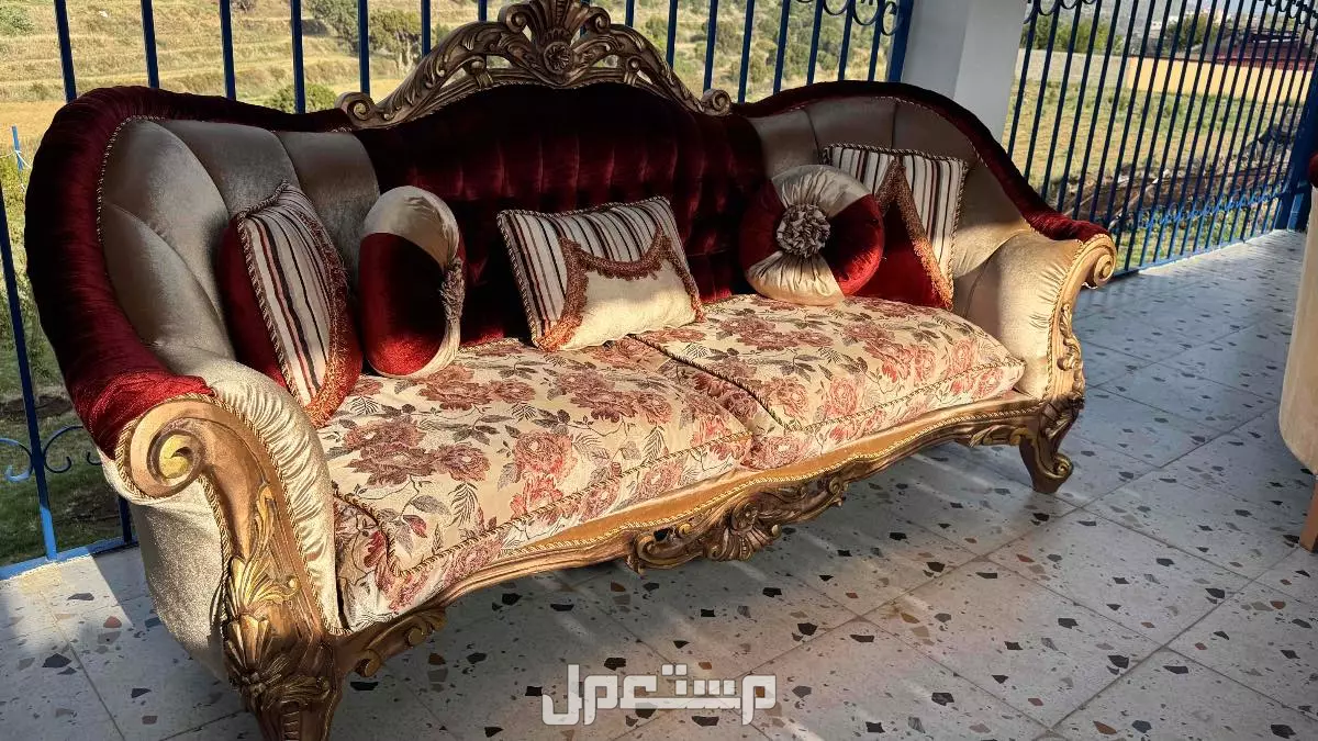 كنب فاخر نضيف جدا الموقع السوده