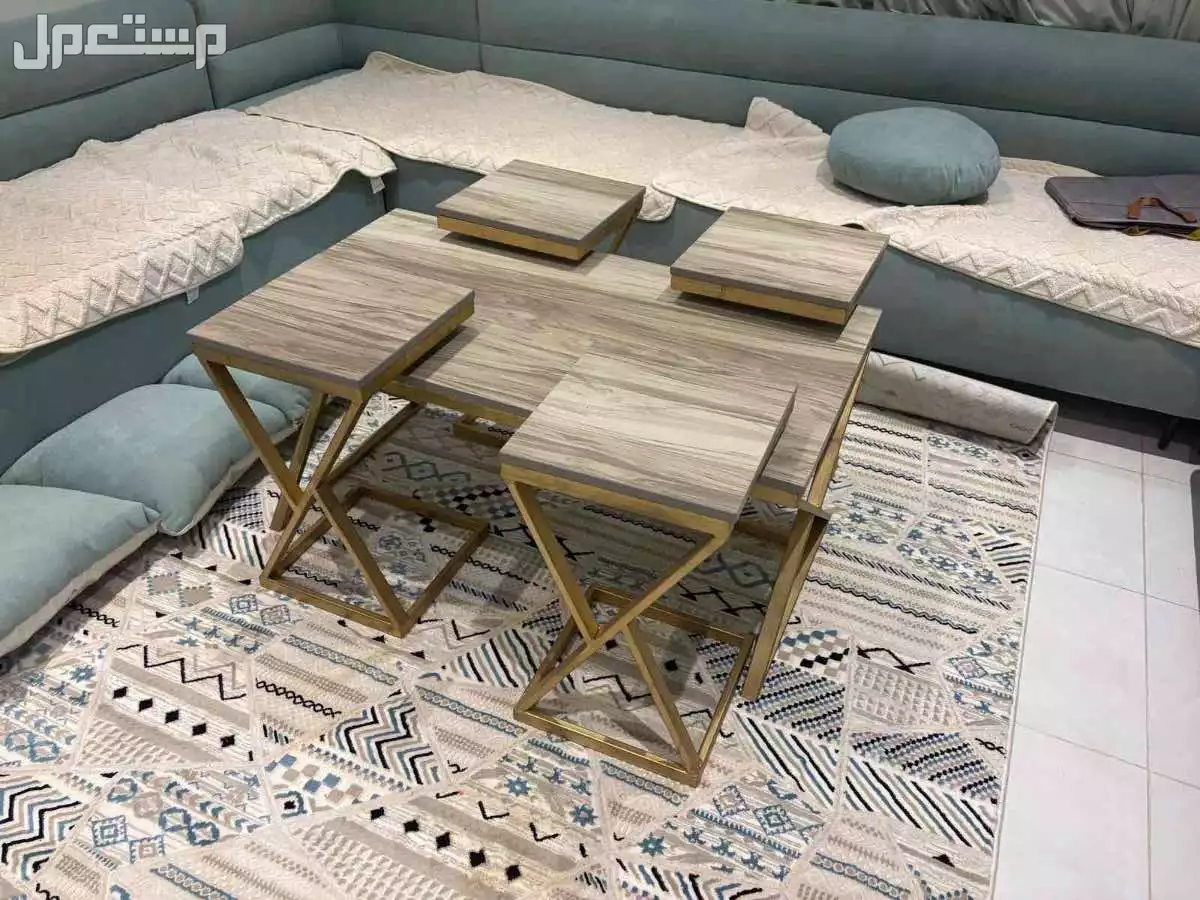 طاولة أساسية للبيع مع وجود 4 قطع نظيفة وجديده لك أحقية الفحص