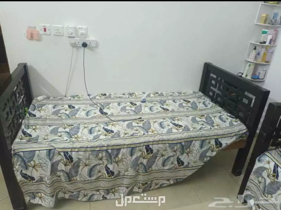 ثلاثة كراسي نوم خشب للبيع  في جيزان بسعر 300 ريال سعودي