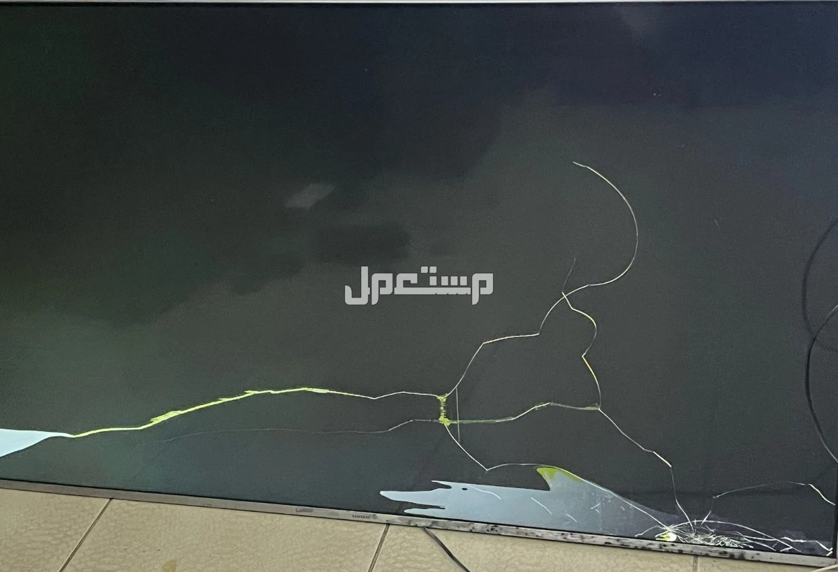 شاشة سامسونج مكسورة للبيع – فرصة للي يشتغل بالتصليح أو قطع الغيار