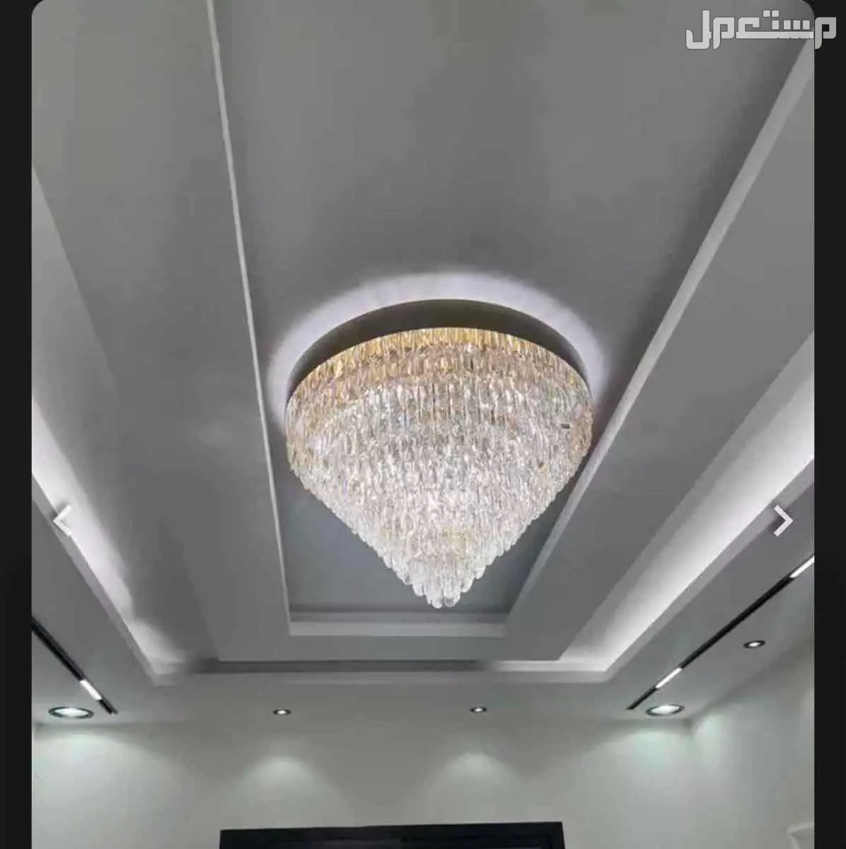 ابواب خشب وكراسي افرنجي في الرياض بسعر ألف ريال سعودي