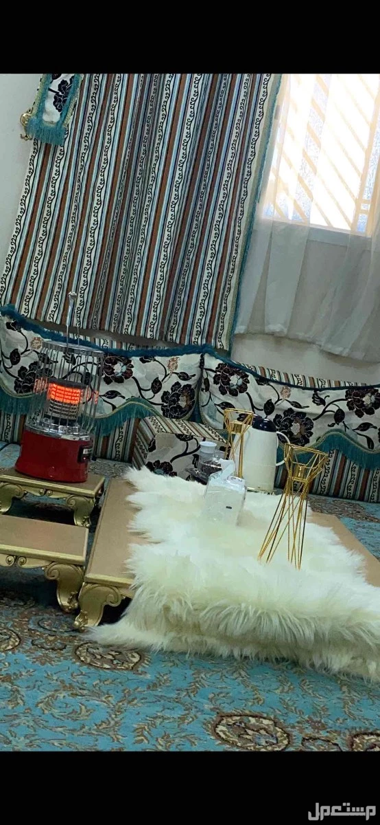 للبيع طاولة مع خدمة 4 صغير القصيم عنيزة