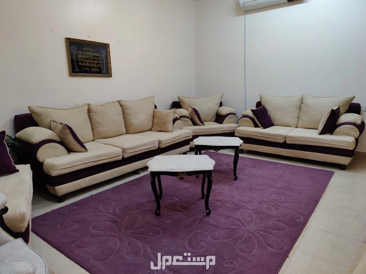كنب أمريكي بحالة ممتازة في الرياض حي الروضة مخرج 11