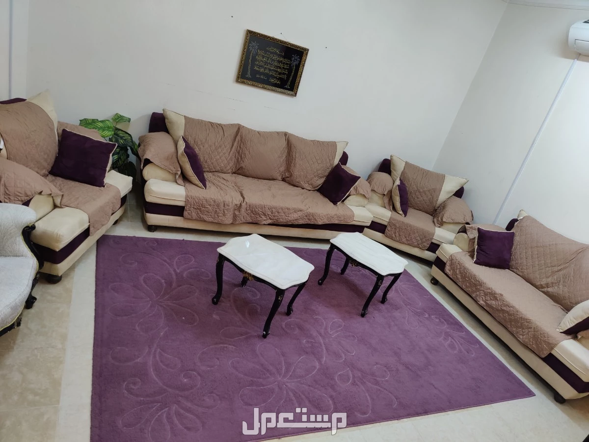 كنب أمريكي بحالة ممتازة في الرياض حي الروضة مخرج 11