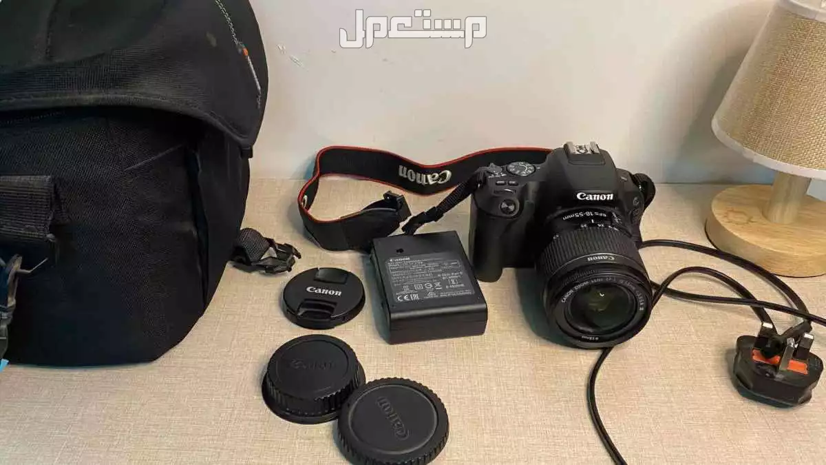 كاميرا كانون 200d بكامل ملتزماتها مع شنطتها وشاحنها