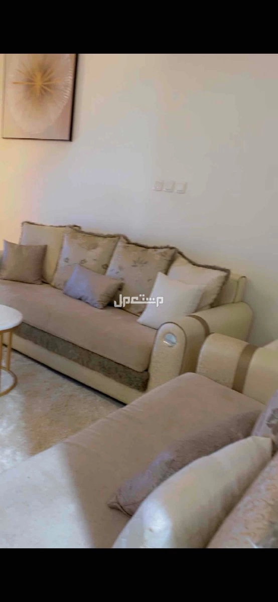 كنب مكون من ثلاث قطع ل8 اشخاص في الرياض حي اليرموك السوم ب1000ريال