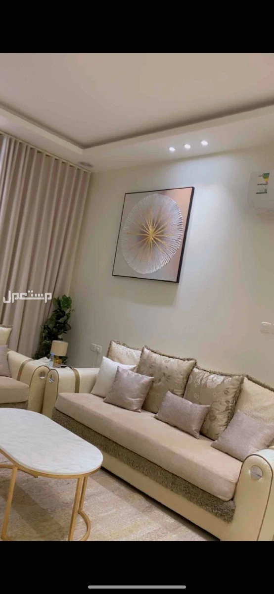 كنب مكون من ثلاث قطع ل8 اشخاص في الرياض حي اليرموك السوم ب1000ريال