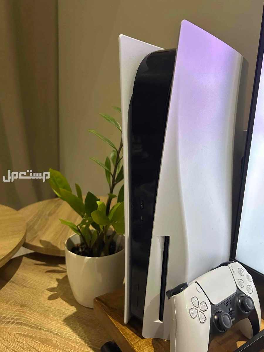 للبيع سوني فايف نظيف جدا CD بسعر 1300 في القطيف بسعر 1300 ريال سعودي